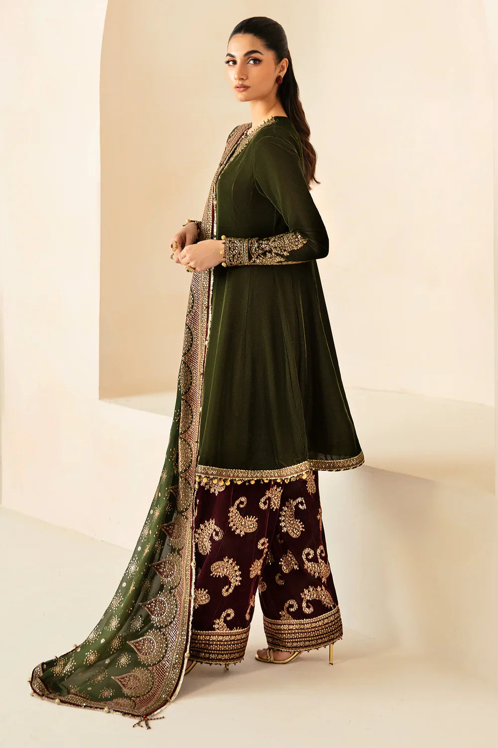 Shop JAZMIN Velvet Formal VF-2029 at Raz Ruya! Huge discounts on luxury Pakistani designer wear. Fast delivery to UK, USA & Canada. End-of-Year & New Year Sale!