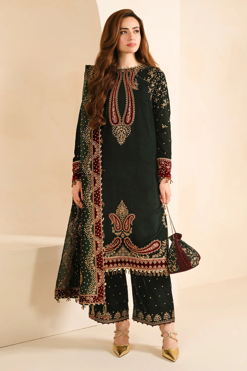 Shop JAZMIN Velvet Formal VF-2034 at Raz Ruya! Huge discounts on luxury Pakistani designer wear. Fast delivery to UK, USA & Canada. End-of-Year & New Year Sale!